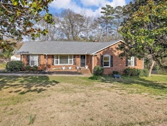105 Manchester Drive image 3
